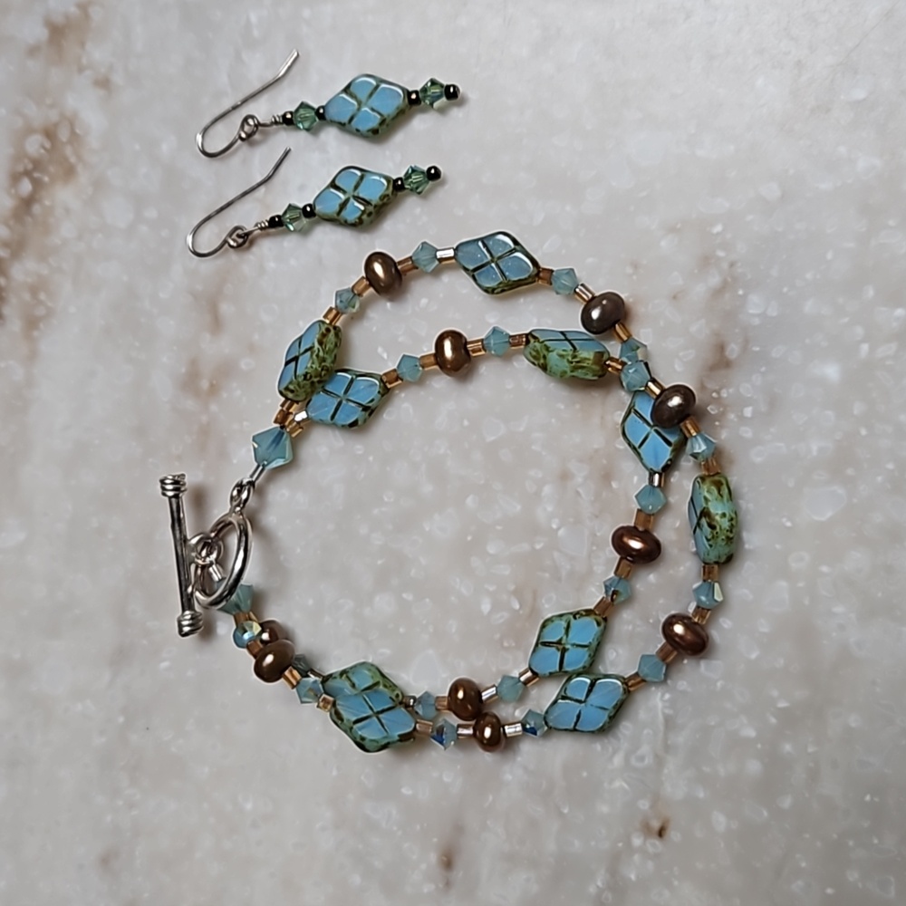 😍Two Strand Blue & Design Bracelet & Earrings Set😍